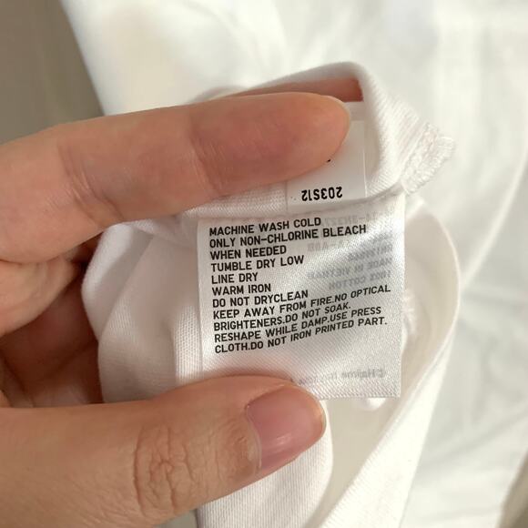 Uniqlo x Attack on Titan Eren Mikasa Armin Graphic T-shirt in White Unisex M - Picture 7 of 9